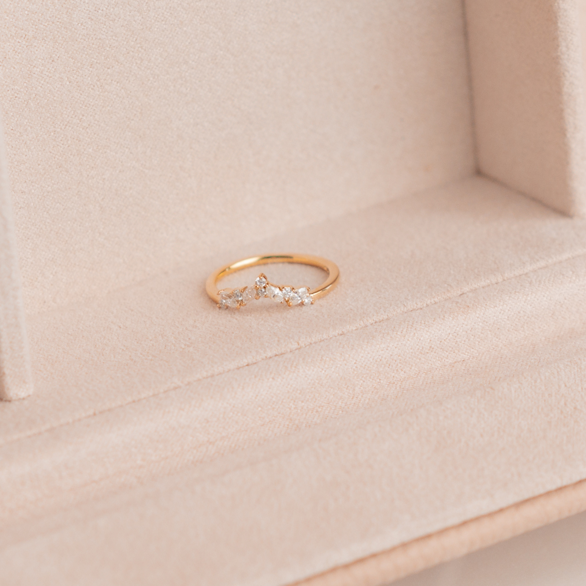 The Cena Chevron Wedding Band