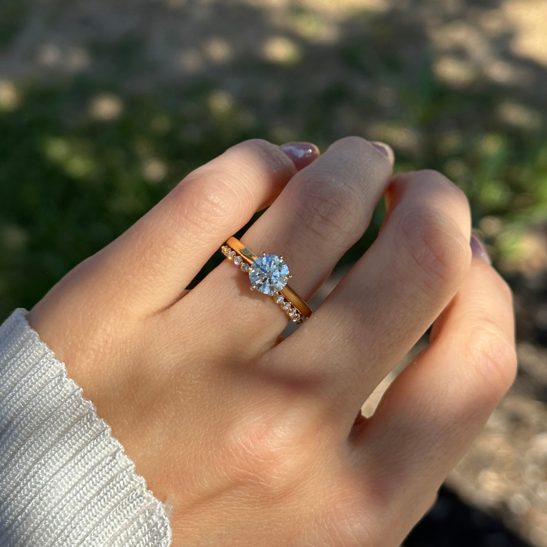 The Eva Single Shared Prong Wedding Band