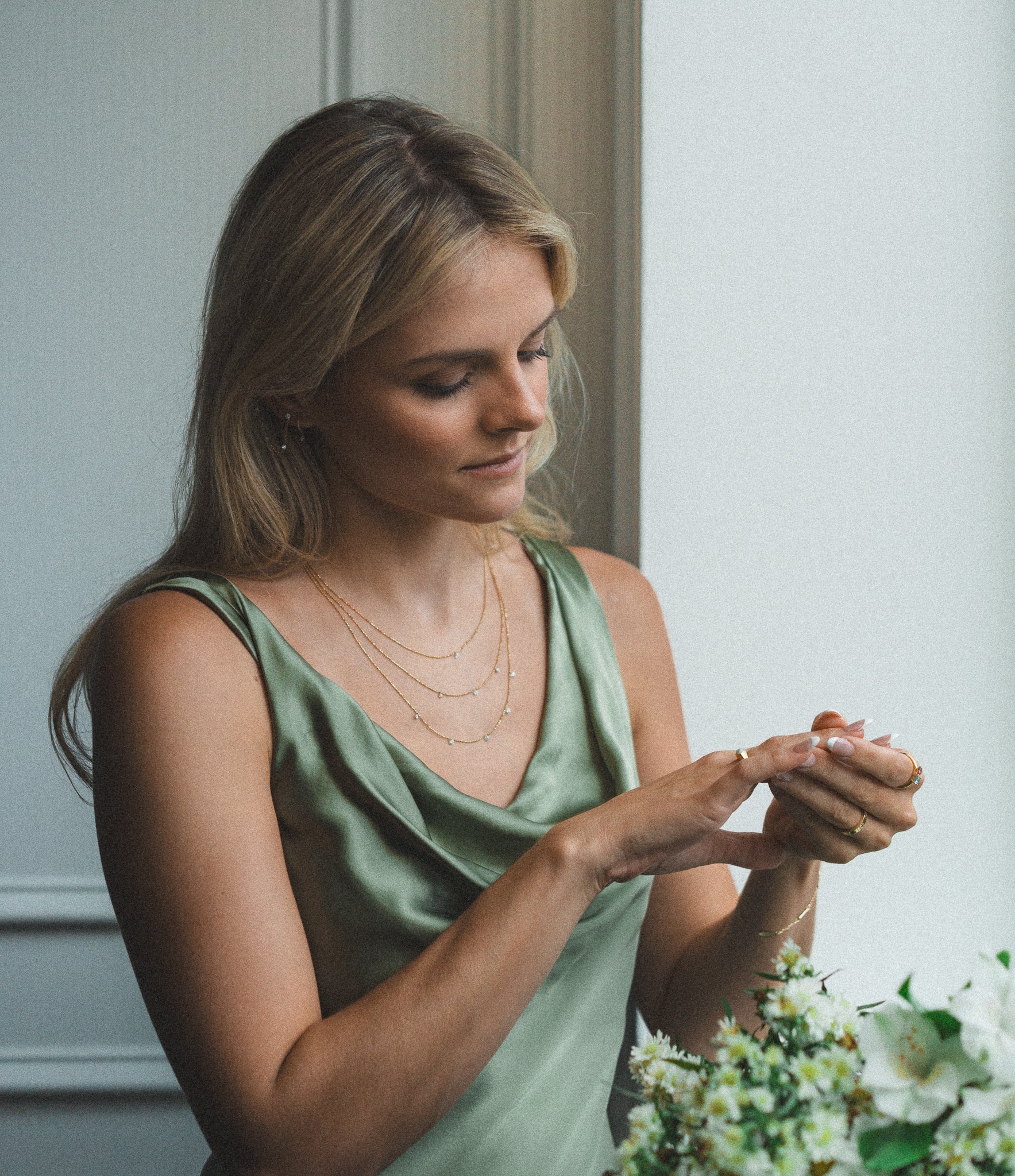 Unveiling Morfydd Clark: A Collection Of Breathtaking Photos - 03rysm3