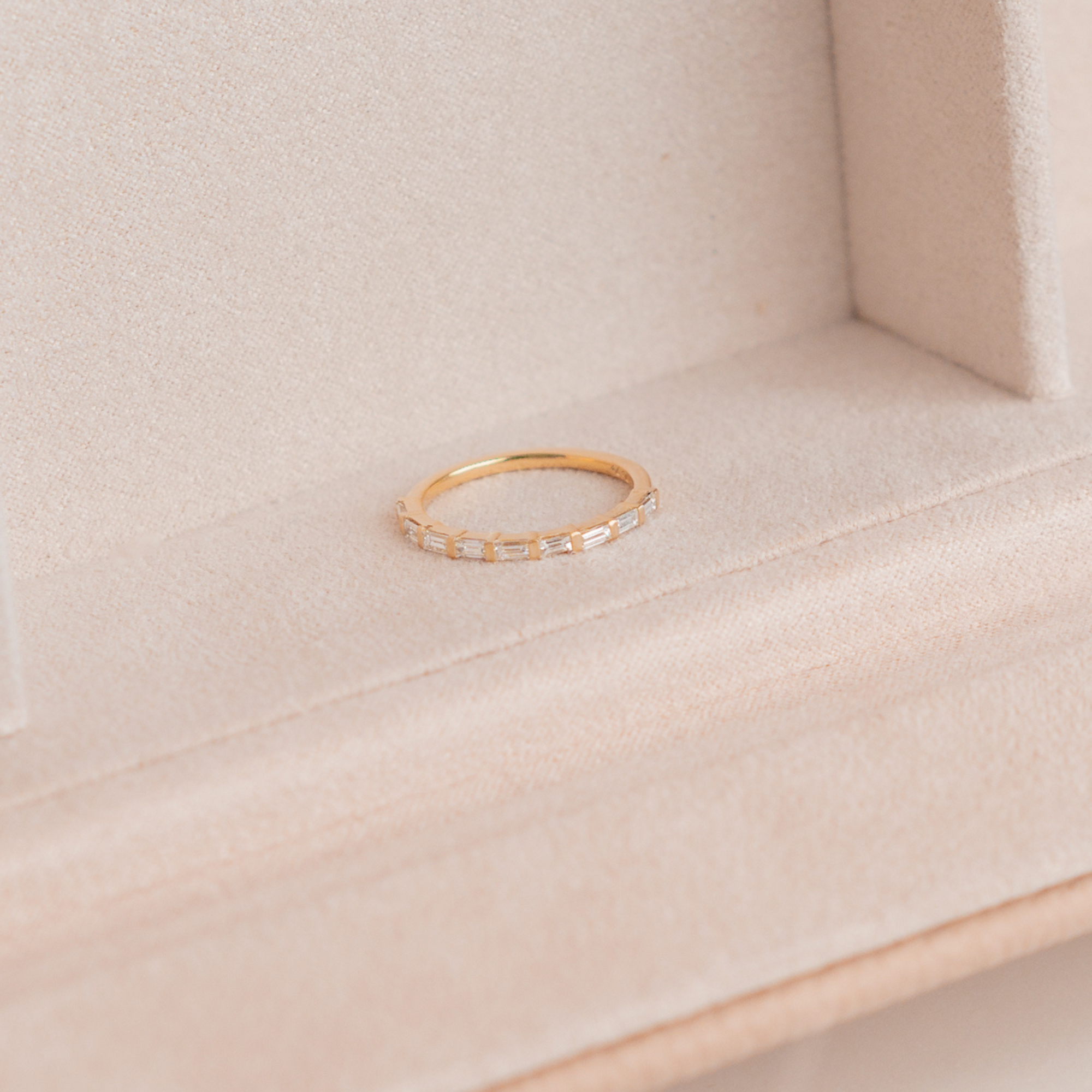 The Elizabeth Baguette Bar-Set Wedding Band